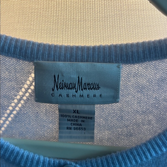 Neiman Marcus  100% Cashmere Button Down Cardigan Crewneck Sweater Light Blue XL - Picture 2 of 9